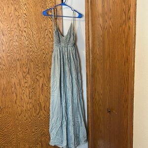 Backless women’s maxi dress